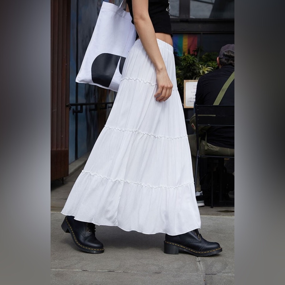 NWOT Brandy Melville Izzy Skirt